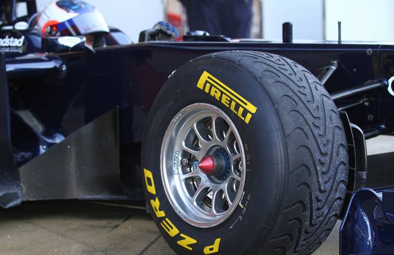 1298313912-02-pirelli-tyre-formula-1-testing.jpg (76.15 Kb)